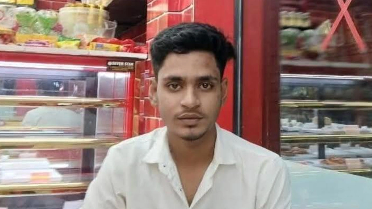 সড়ক দুর্ঘটনায় মোটরসাইকেল আরোহী শিক্ষার্থীর মৃত্যু