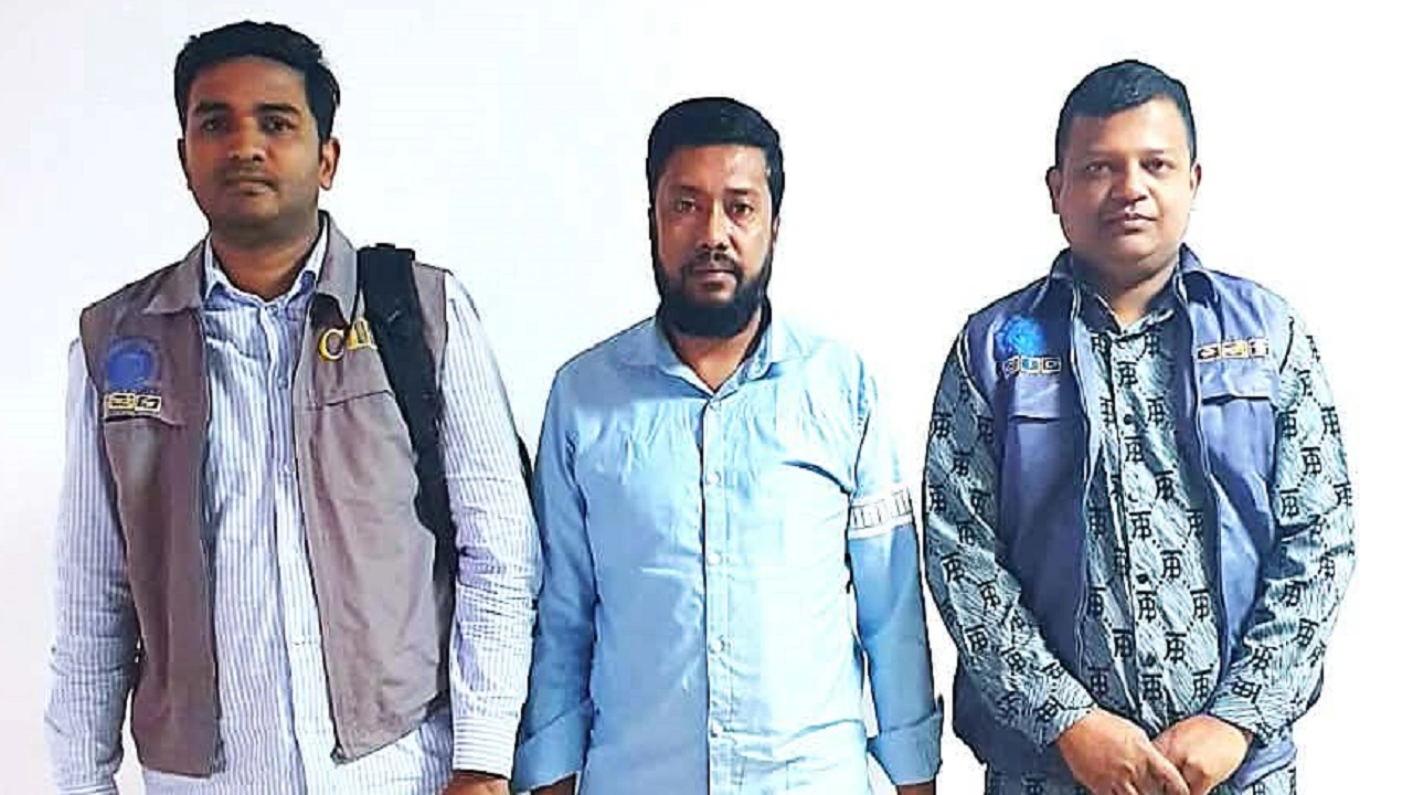 টাকা আত্মসাতের ঘটনায় গ্রেফতার মূলহোতা 