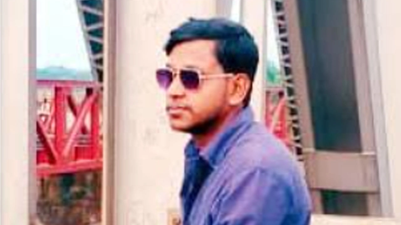 কুমিল্লায় বাসচাপায় ট্রাকচালকের মৃত্যু