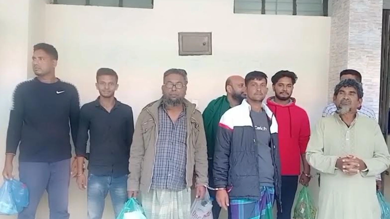 মুন্সীগঞ্জে শেখ হাসিনার পক্ষে মিছিল, ১০ জন আটক