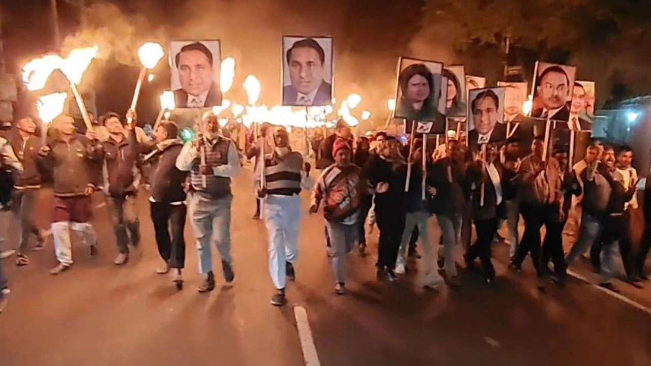 কুষ্টিয়া-২ আসনে মনোনয়নের দাবিতে শহিদুল সমর্থকদের মশাল মিছিল