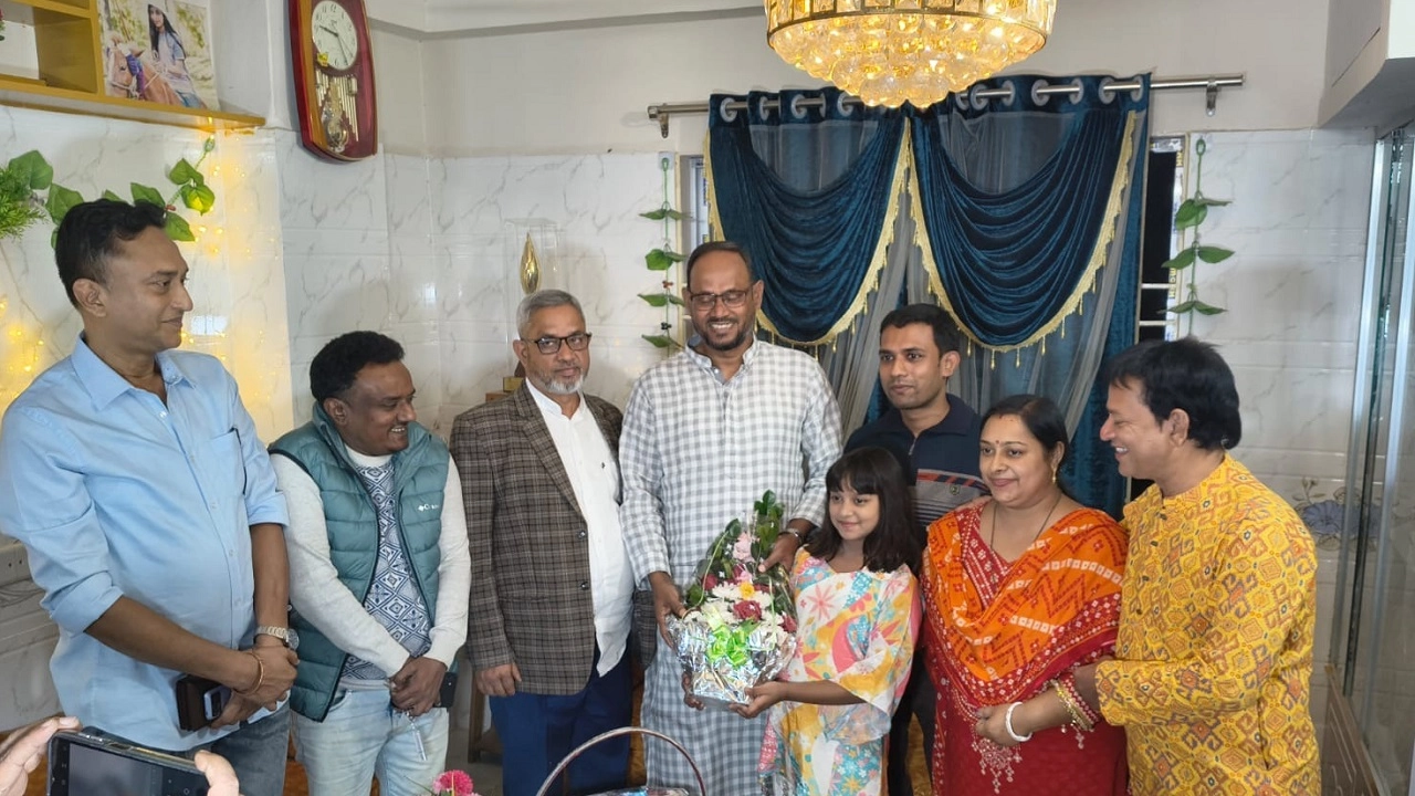 প্রেয়সী চক্রবর্তীর বাসায় সুলতান সালাউদ্দিন টুকু