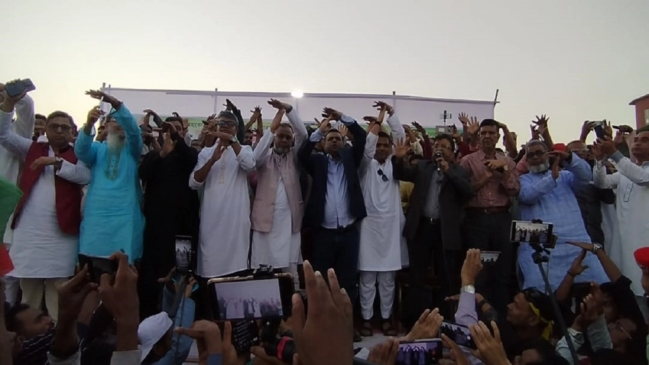 সাত মনোনয়নপ্রত্যাশী এক মঞ্চে