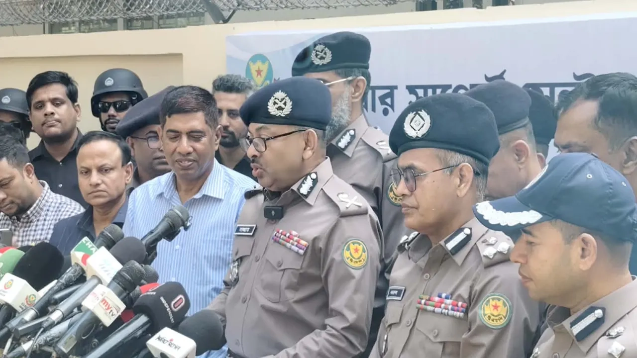 ঢাকা মেট্রোপলিটন পুলিশের (ডিএমপি) কমিশনার শেখ সাজ্জাত আলী