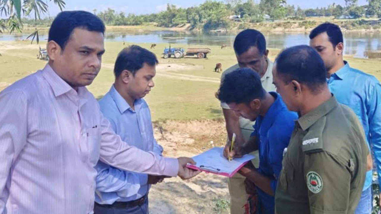 বালু উত্তোলনে ৩ জনের কারাদণ্ড