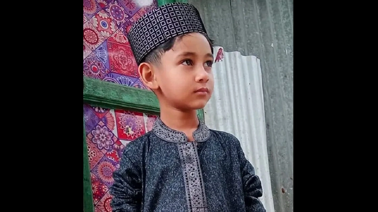 প্লে শ্রেণীর শিশু শিক্ষার্থী জায়ান