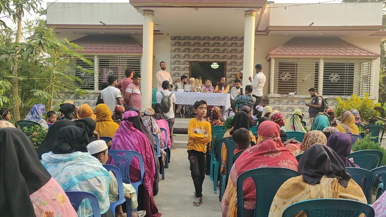 টঙ্গীবাড়ীতে মহিলা দলের আয়োজনে ধানের শীষের পক্ষে নির্বাচনী সভা