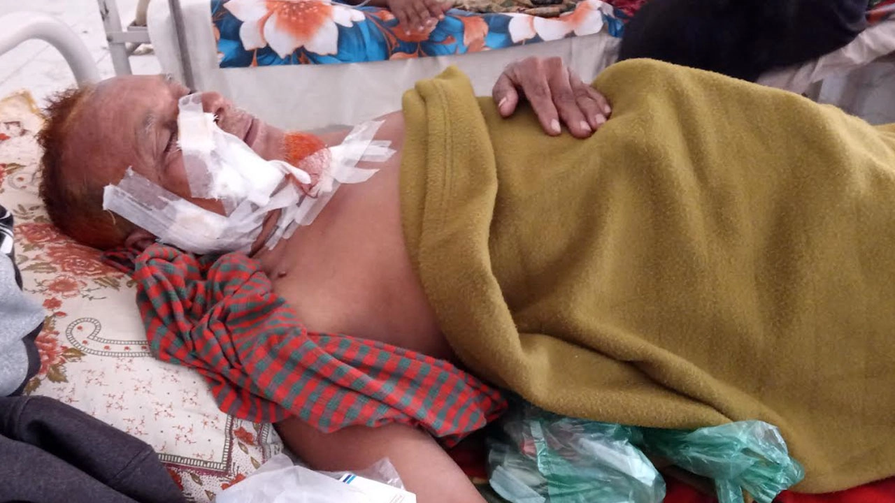 ঝিনাইদহে ডেকে নিয়ে গিয়ে গলা কেটে হত্যার চেষ্টা