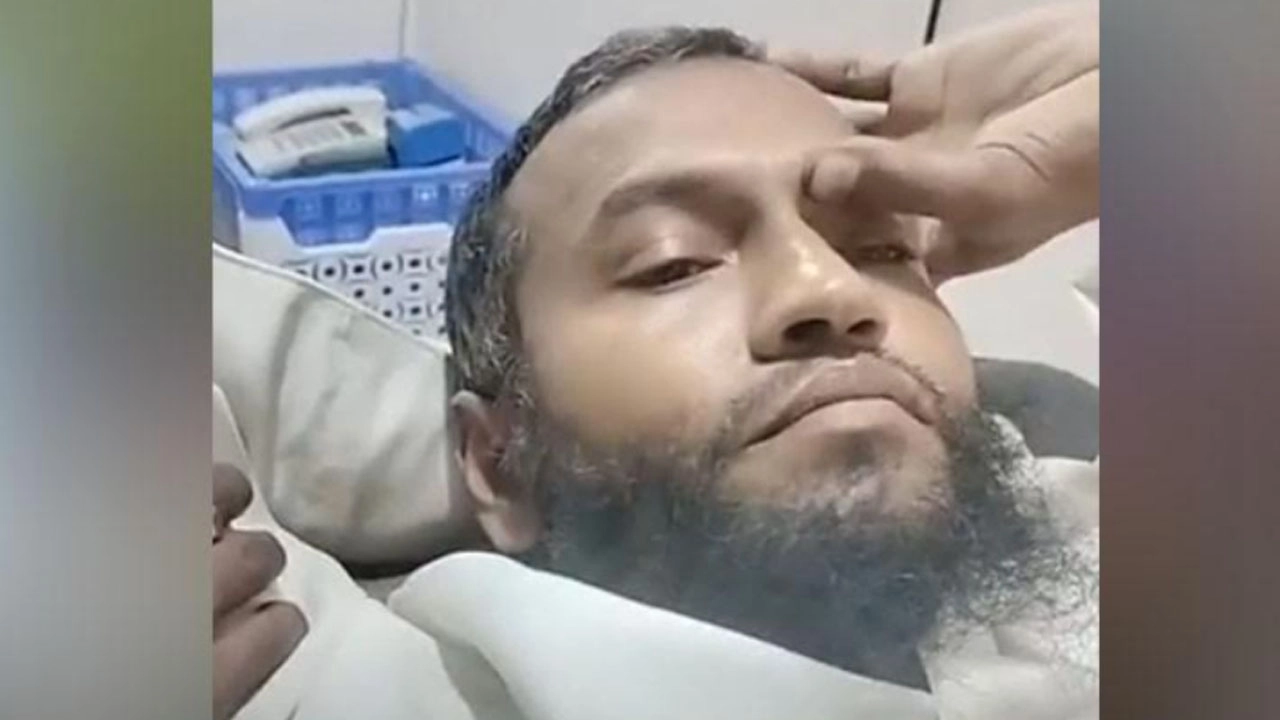 ব্যবসায়ীকে পায়ে গুলি করে টাকা ছিনতাই