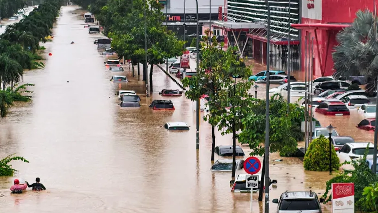 ভিয়েতনাম ভয়াবহ বন্যা ও ভূমিধস