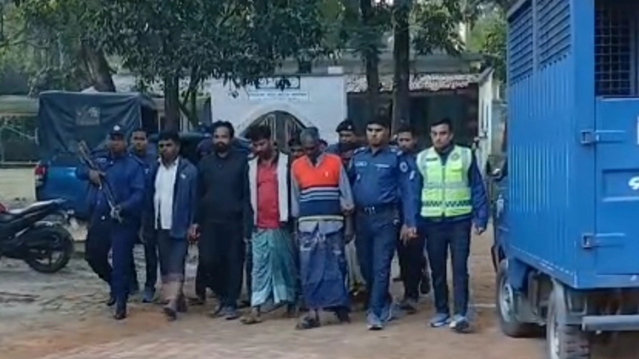 গ্রেপ্তারকৃত আসামিরা