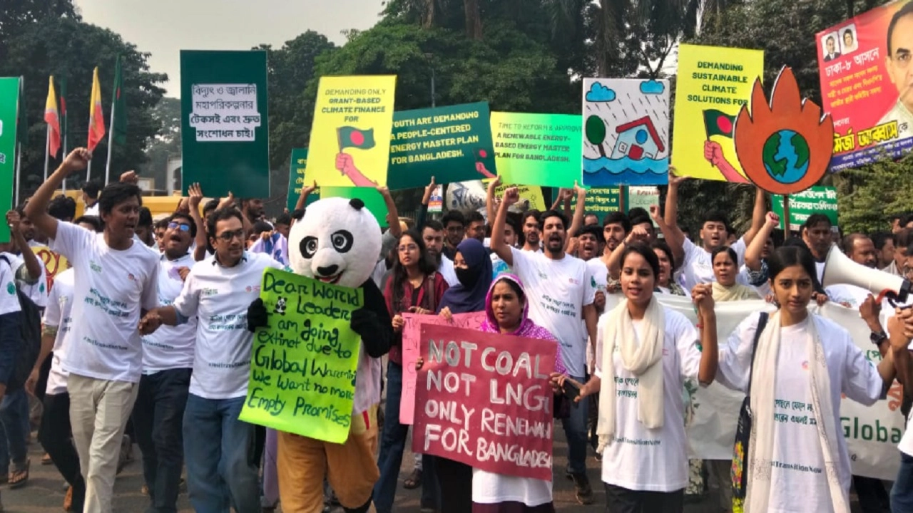 ‘জলবায়ু ধর্মঘট ২০২৫’-এ অংশ নিয়ে ন্যায্য জ্বালানি রূপান্তরের দাবি
