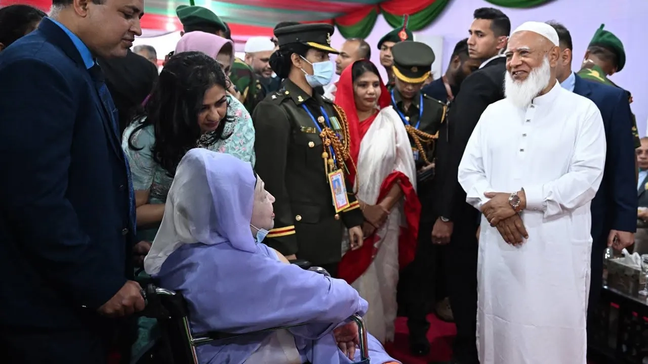 সেনাকুঞ্জে খালেদা জিয়ার সঙ্গে কুশল বিনিময় করেন জামায়াত আমীর