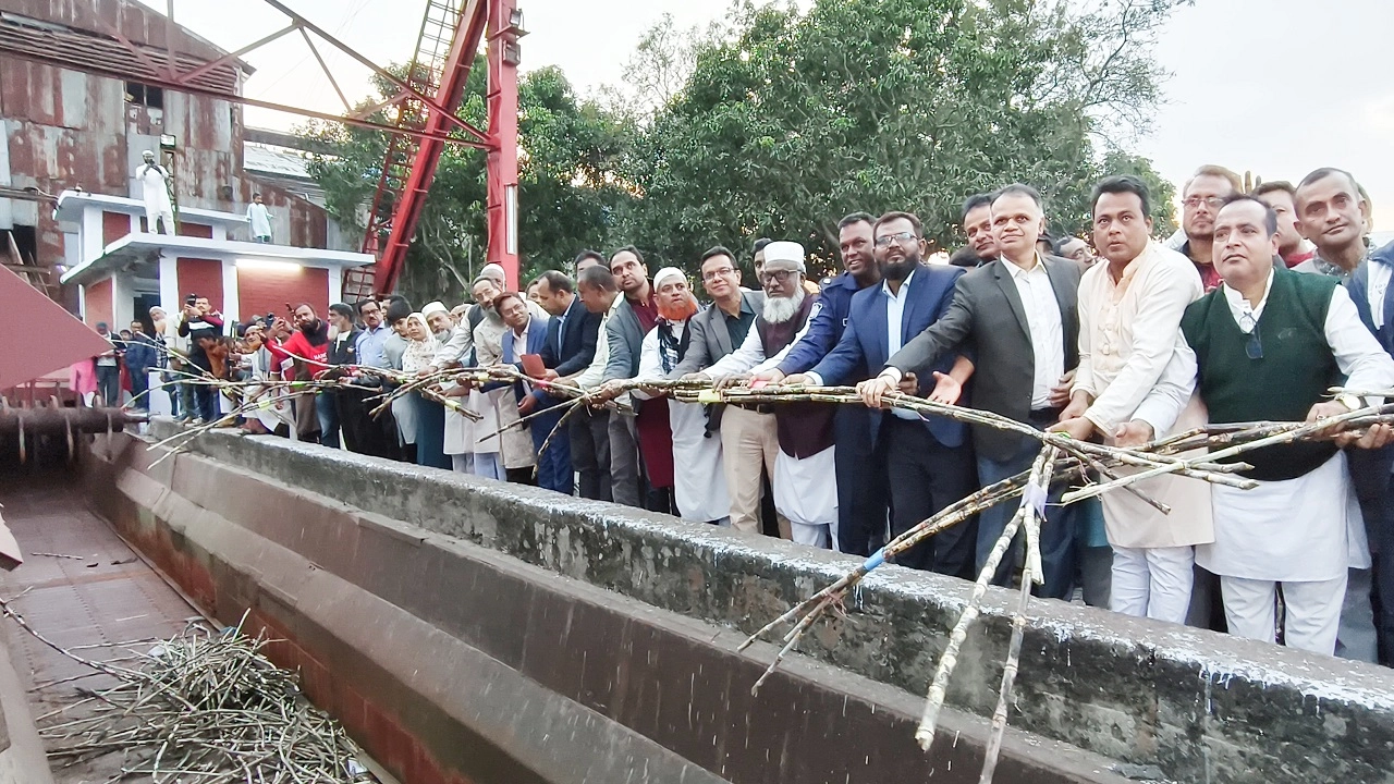 আখ মাড়াই শুরু