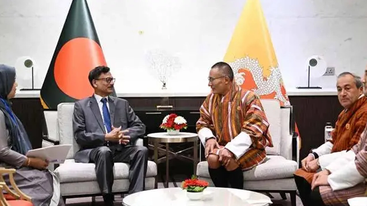 ভুটানের প্রধানমন্ত্রীর সঙ্গে পররাষ্ট্র উপদেষ্টার সাক্ষাৎ
