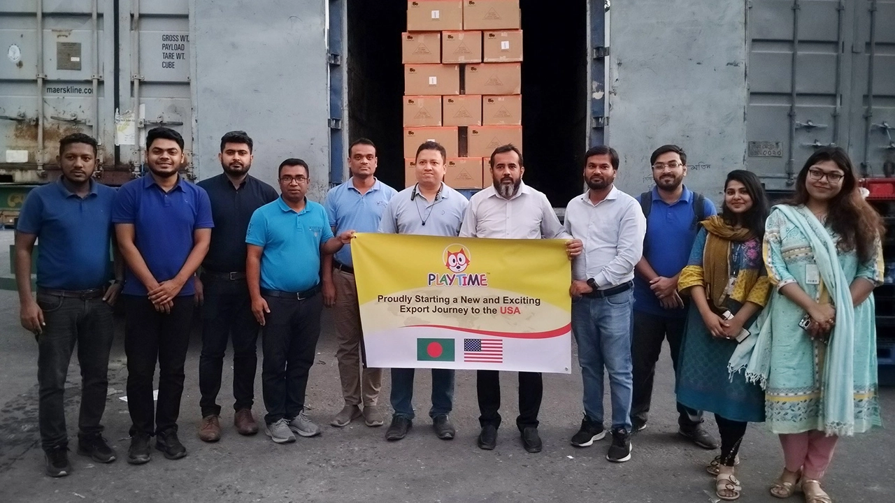 নরসিংদীর পলাশে আরএফএল গ্রুপের নিজস্ব কারখানা থেকে সম্প্রতি খেলনার প্রথম চালান যুক্তরাষ্ট্রে পাঠানো হয়