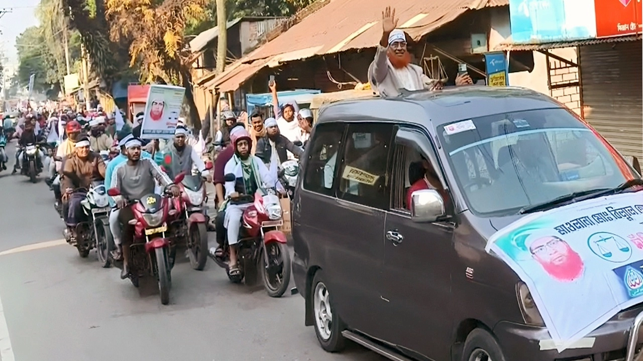 চাঁদপুরে জামায়াত প্রার্থীর শোভাযাত্রা