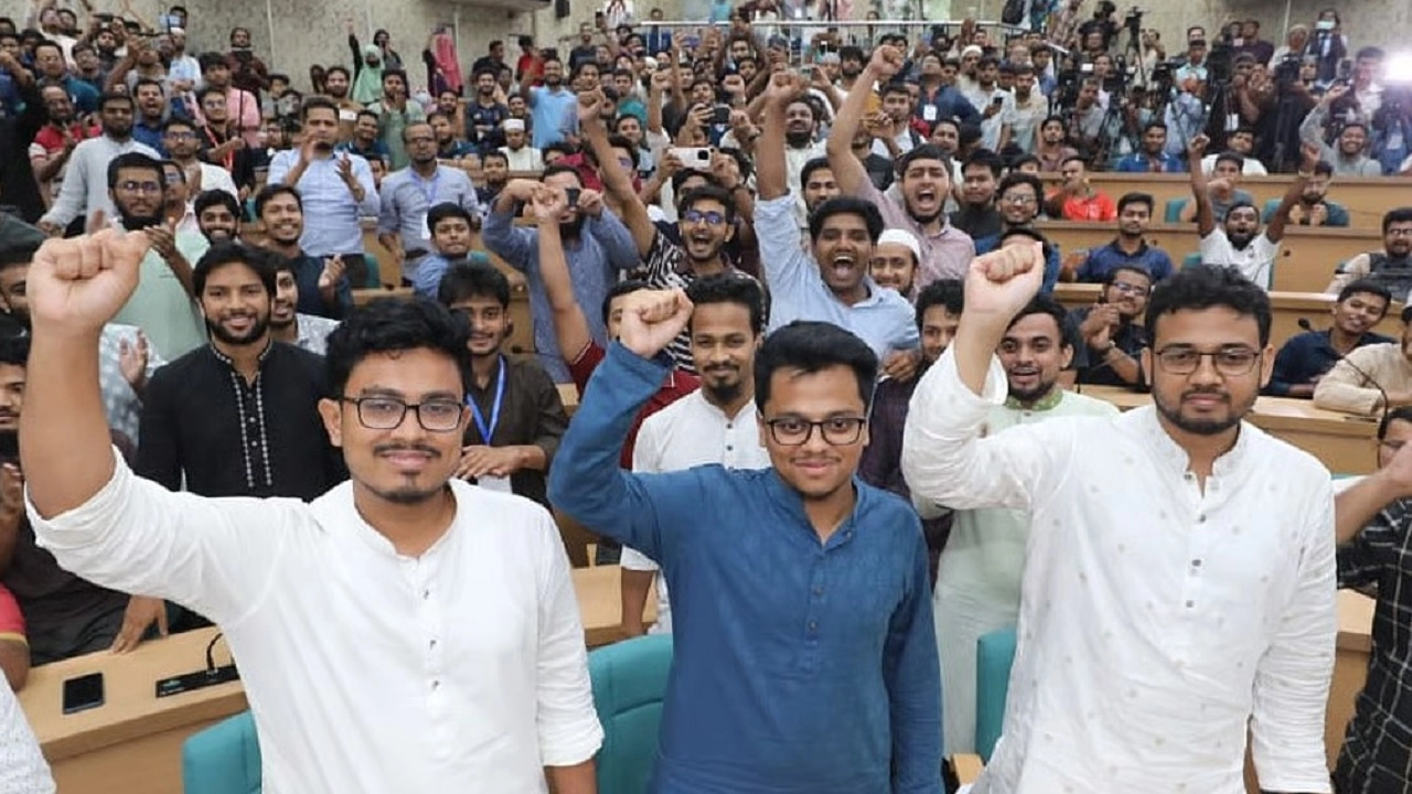 ডাকসুর বিজয়ীরা