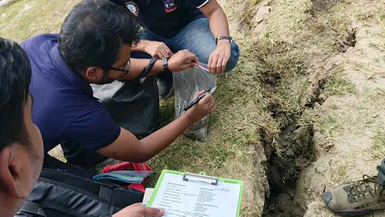 মাটির নমুনা সংগ্রহ