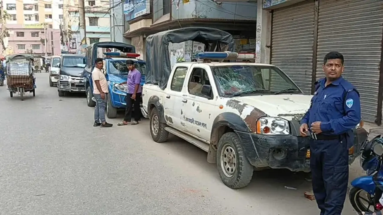 কুমিল্লার ধর্মপুর রেলগেট এলাকায় এ ঘটনা ঘটে