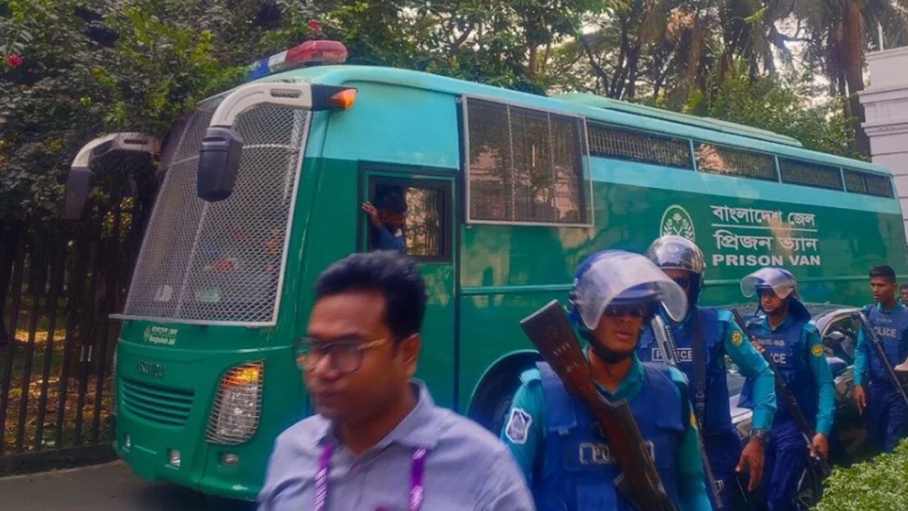 র‍্যাব-বিজিবি-পুলিশের কড়া নিরাপত্তা