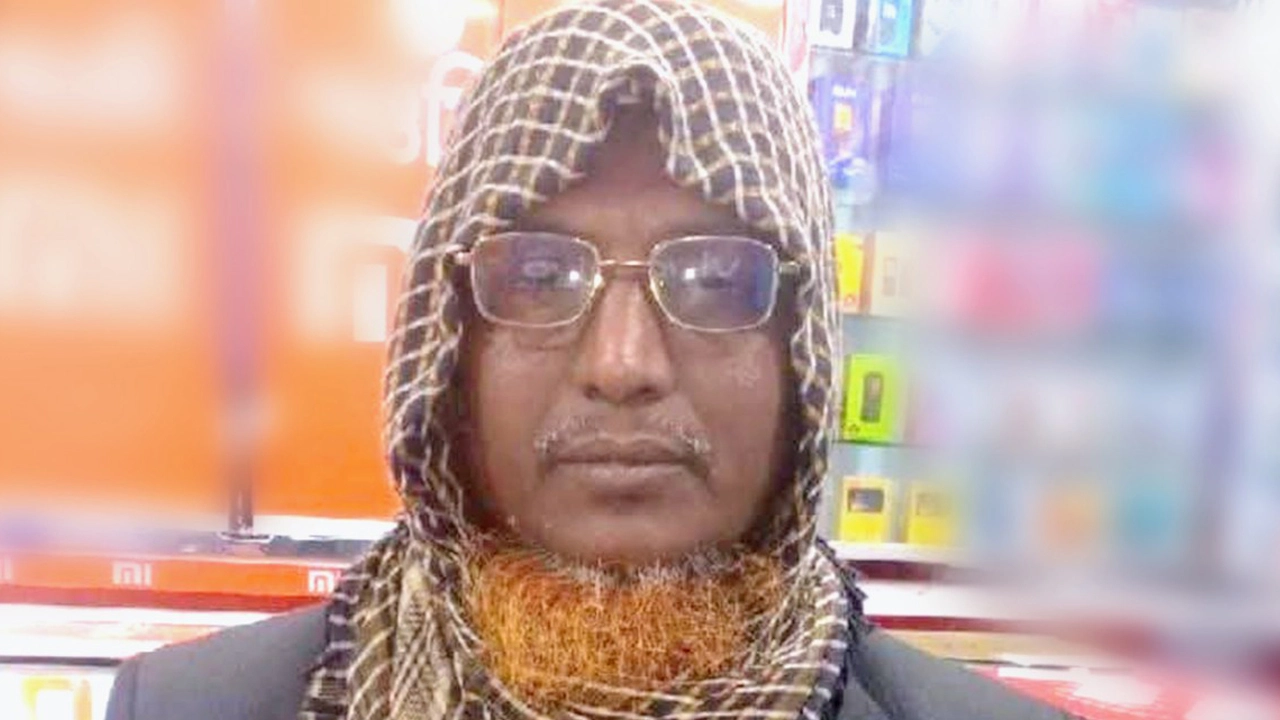 শারপিন মোল্লা (৬৫)