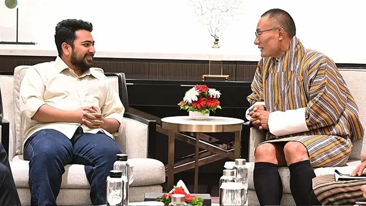 ভুটানের প্রধানমন্ত্রী শেরিং টোবগের সঙ্গে সাক্ষাৎ করেন এনসিপির আহ্বায়ক নাহিদ ইসলাম