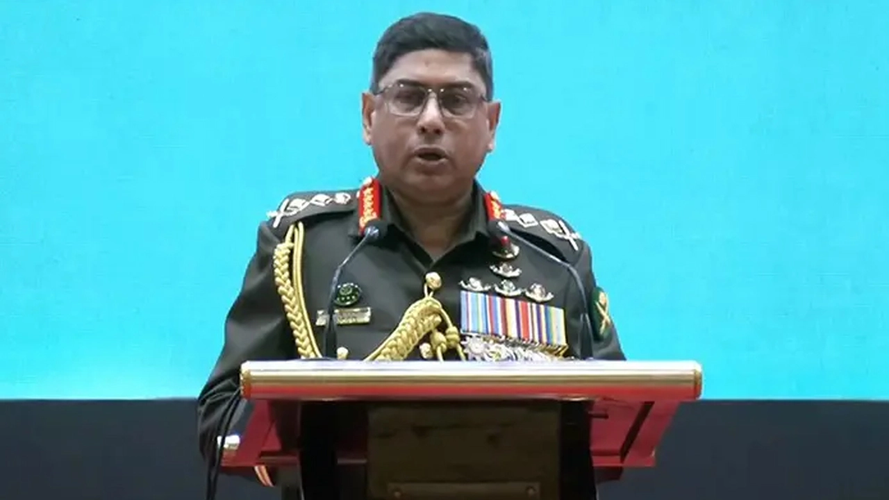 সেনাপ্রধান জেনারেল ওয়াকার-উজ-জামান