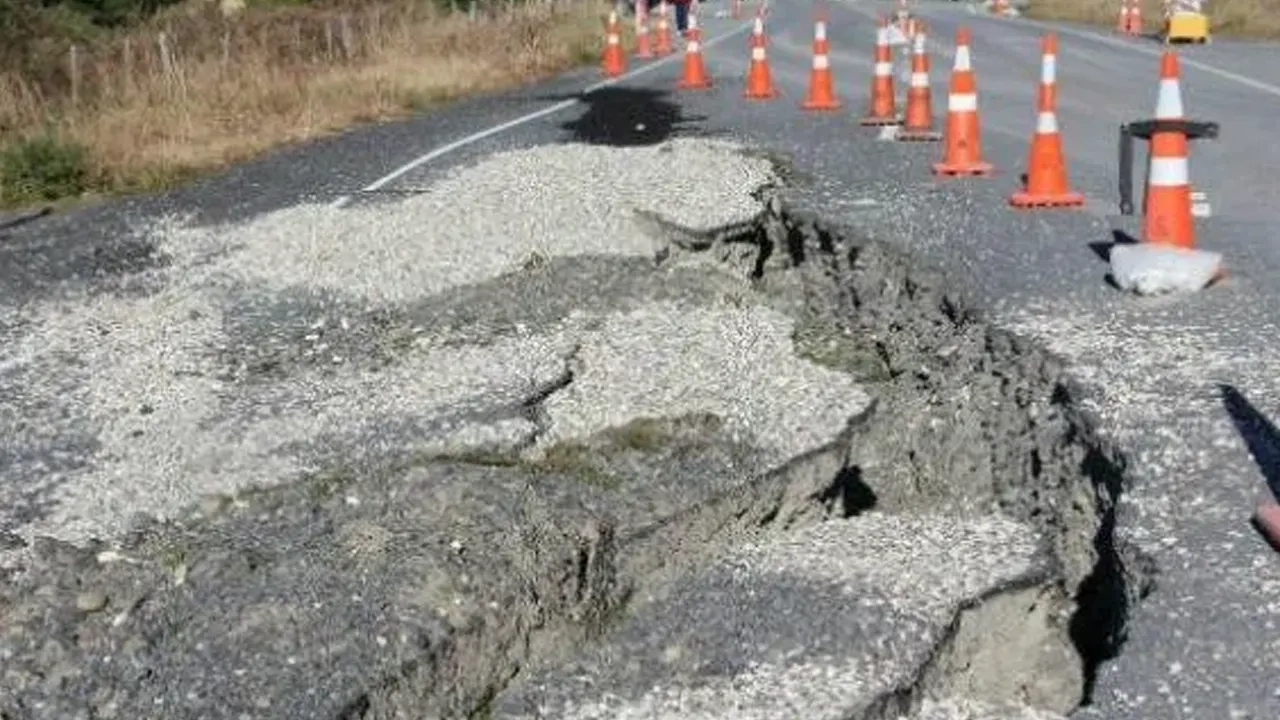 উত্তর মালুকু প্রদেশের হালমাহেরা এলাকায় ৫.২ মাত্রার একটি ভূমিকম্প অনুভূত হয়েছে