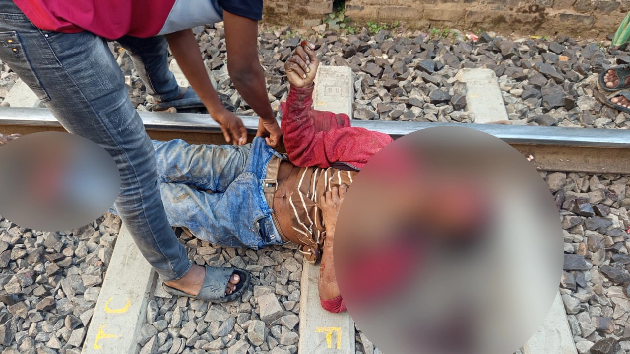 ধর্মতলা রেলক্রসিংয়ে ট্রেনের ধাক্কায় এক অজ্ঞাত যুবকের মৃত্যু