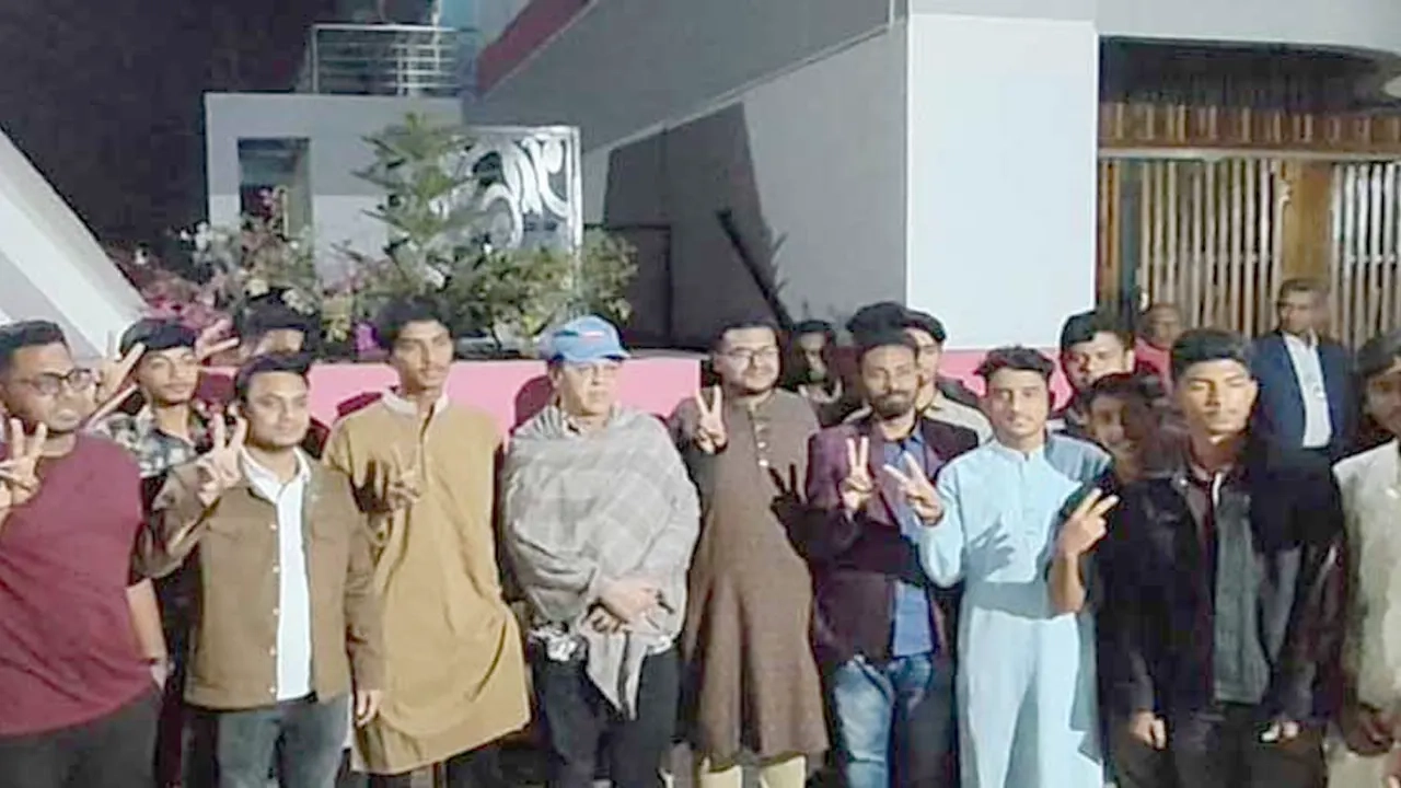 খাগড়াছড়ি জেলা ইসলামী ছাত্র শিবিরের সাবেক সাধারণ সম্পাদক মো. রুবেল তার সমর্থক ও কর্মীসহ প্রায় অর্ধশতাধিক ব্যক্তি নিয়ে ছাত্রদলে যোগ দিয়েছেন