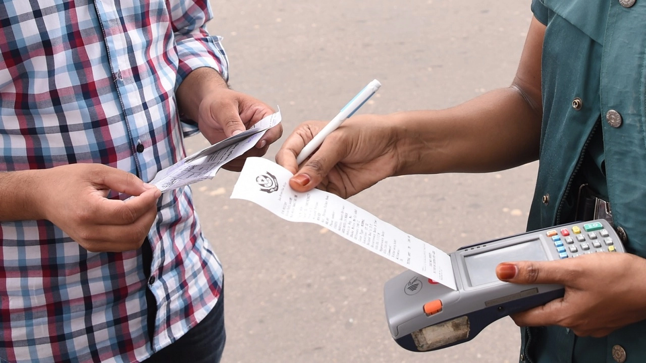 ট্রাফিক আইন লঙ্ঘনে মামলা