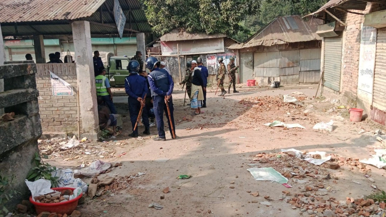 ফরিদপুরে গোসলকে কেন্দ্র করে দু’পক্ষের সংঘর্ষ