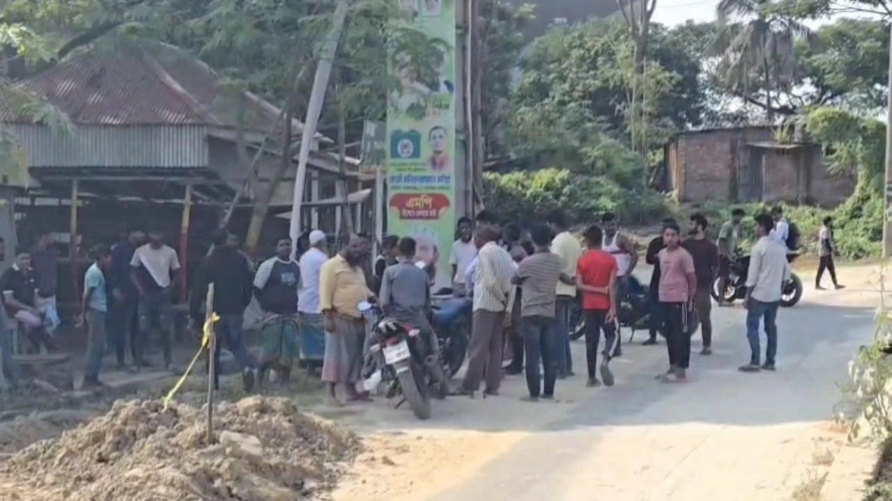 রূপগঞ্জে অবৈধ গরুর হাট দখলকে কেন্দ্র করে বিএনপির দুই গ্রুপের সংঘর্ষ