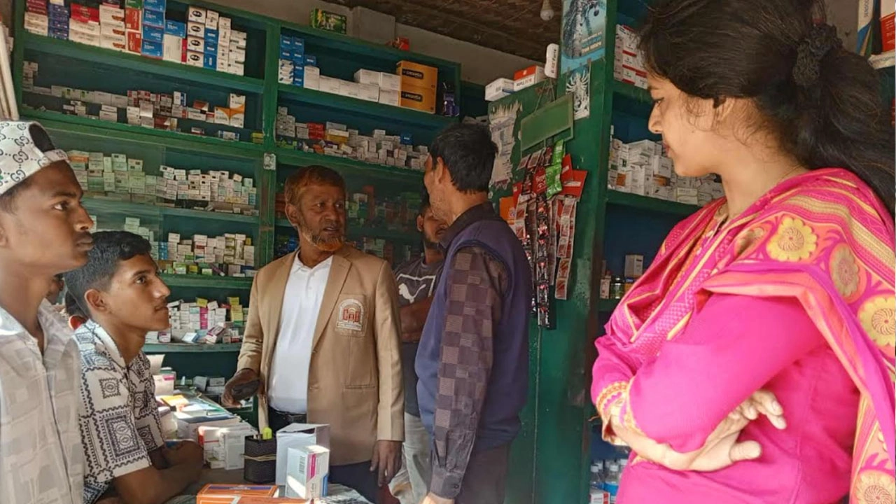 সিংগাইরে তিন প্রতিষ্ঠানকে জরিমানা