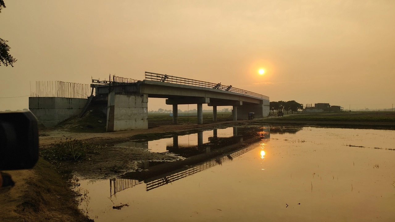 নির্মাণাধীন সেতু