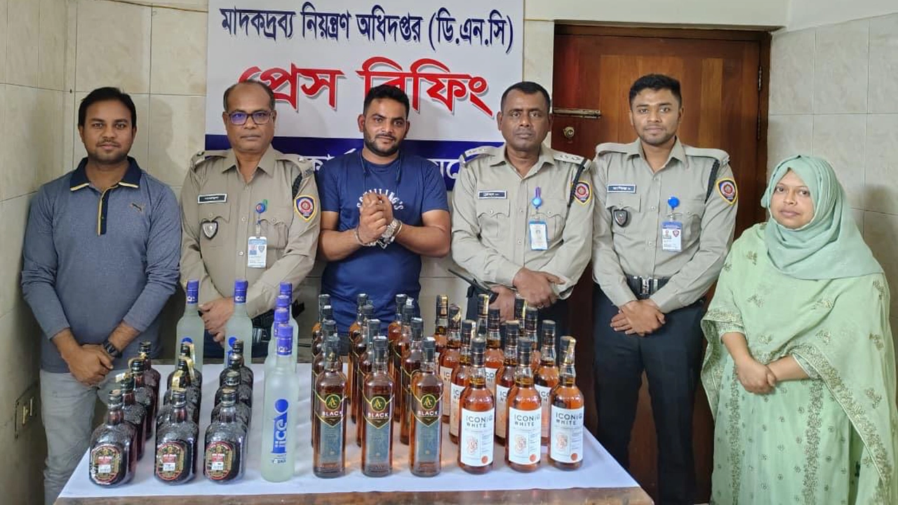 বিদেশি মদ জব্দ