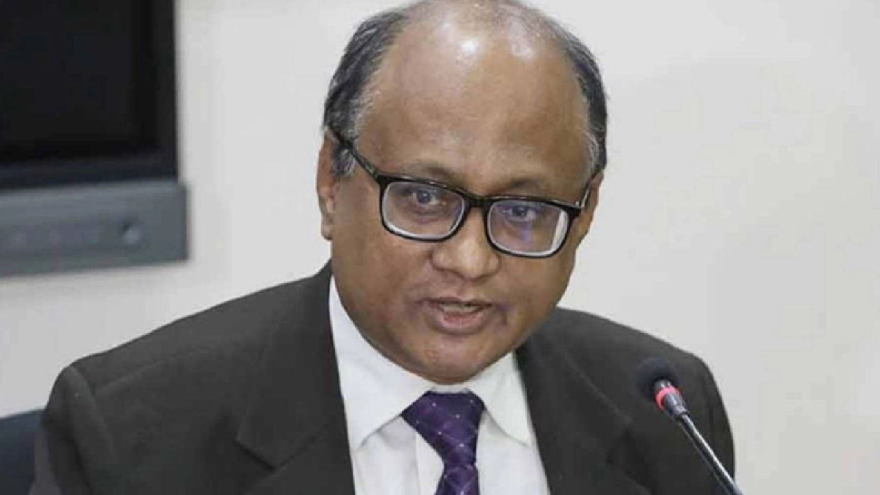 দুদক চেয়ারম্যান মোহাম্মদ আবদুল মোমেন