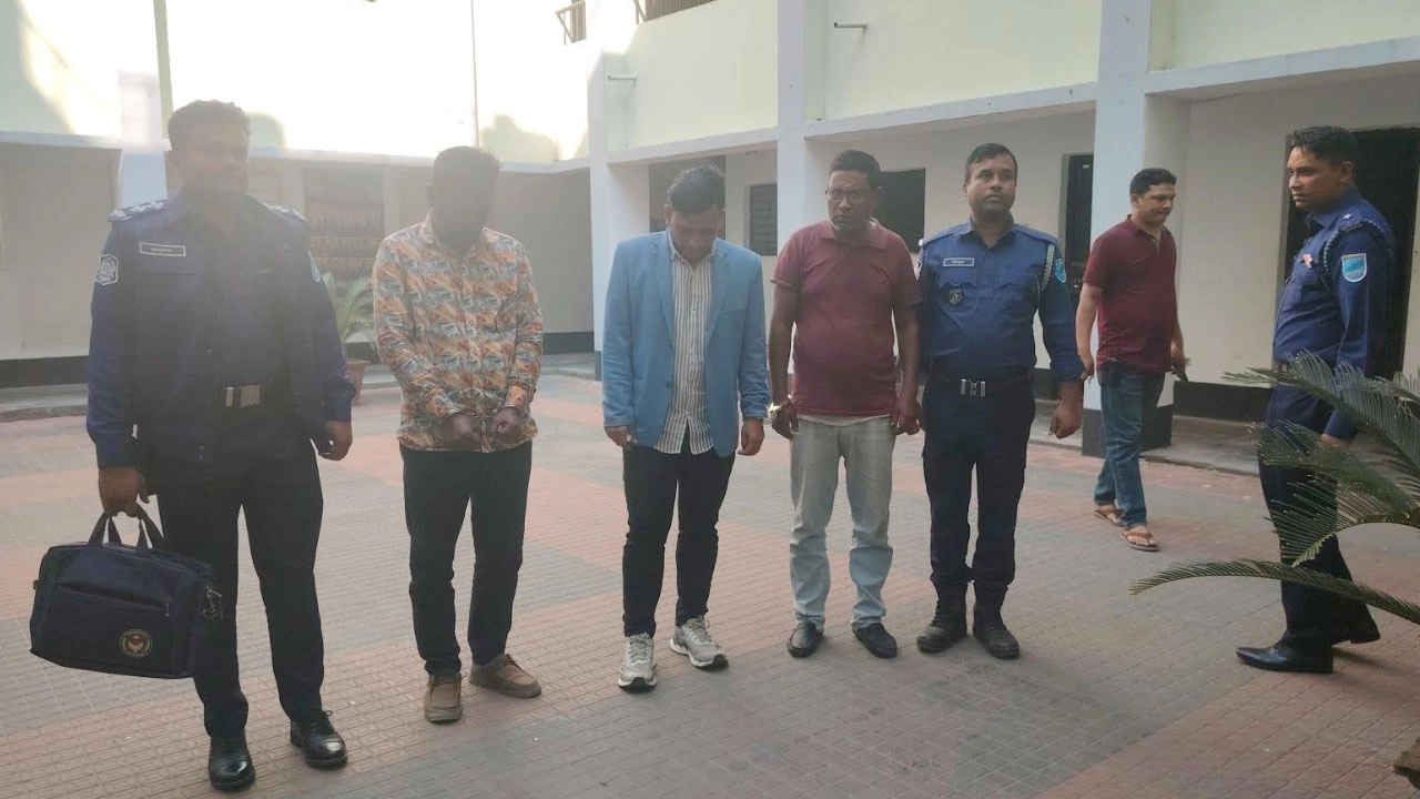 ডাকাতি মামলার ৩ আসামী গ্রেফতার 