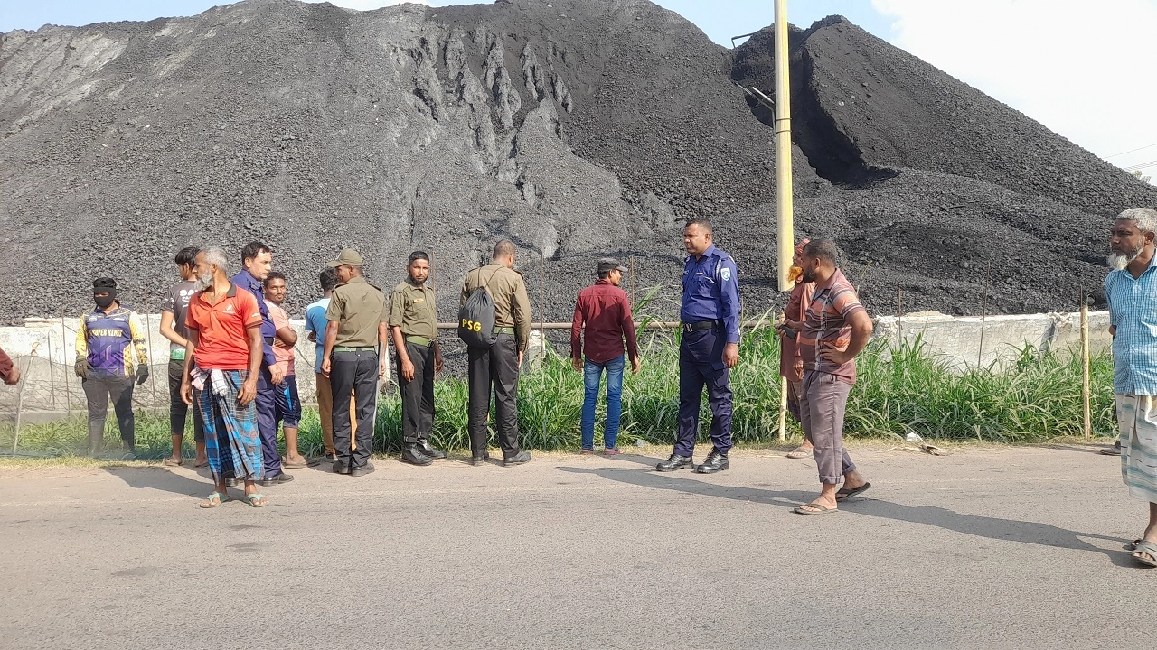 বড়পুকুরিয়া খনিতে কয়লা স্তুপে ধস