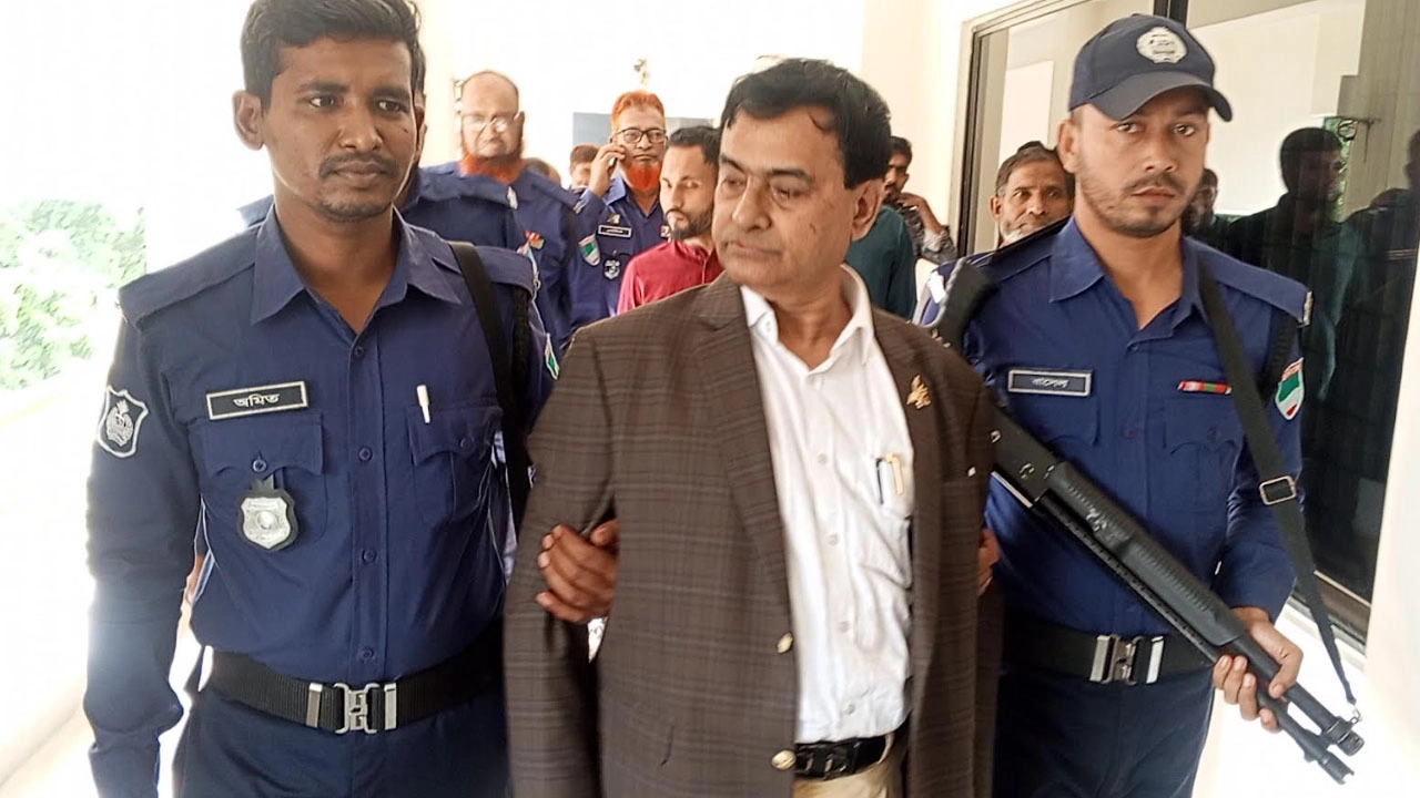 যশোর সার্কিট হাউজে অতিরিক্ত সচিব পরিচয়ে সরকারি সুযোগ-সুবিধা ভোগ করার অভিযোগে ভুয়া কর্মকর্তাকে আটক