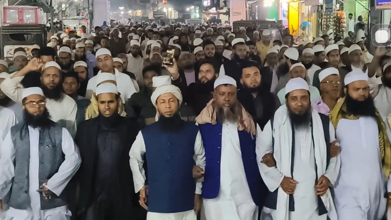 ইসলামী আন্দোলন বাংলাদেশ  এর উদ্যোগ শিবচরে বিক্ষোভ মিছিল