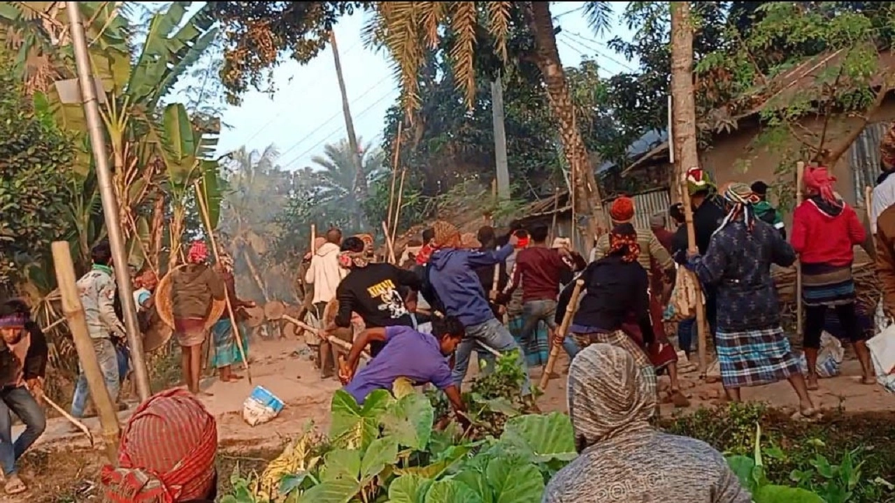 বিএনপির দূ-পক্ষের সংঘর্ষে অন্তত ১০ জন আহত