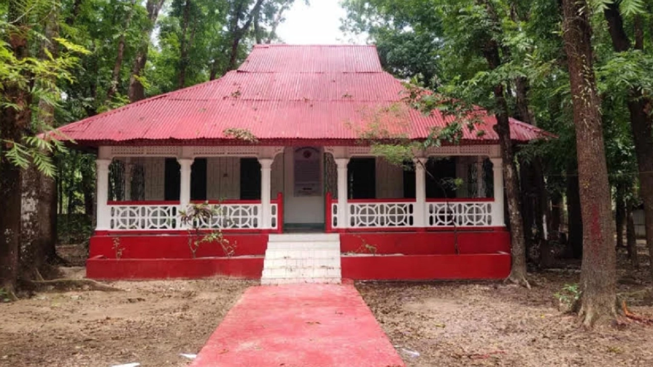 ঔপনিবেশিক বাংলো, যার অভ্যন্তরে লুকানো কক্সবাজার জন্মের গল্প