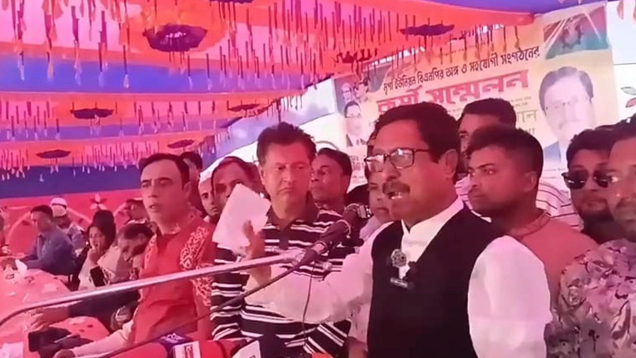 বক্তব্য রাখছেন ফজলুর রহমান