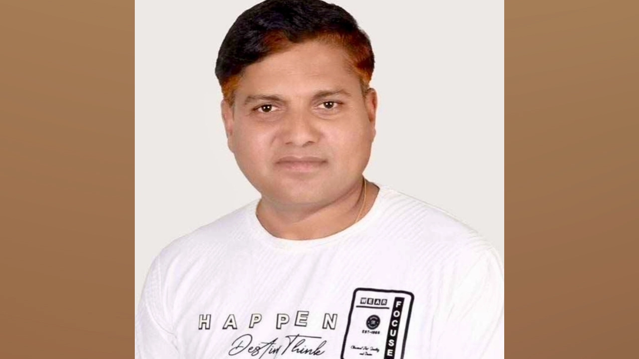 স্বেচ্ছাসেবক দলের আহ্বায়ক দেলোয়ার হোসেন দিলীপ