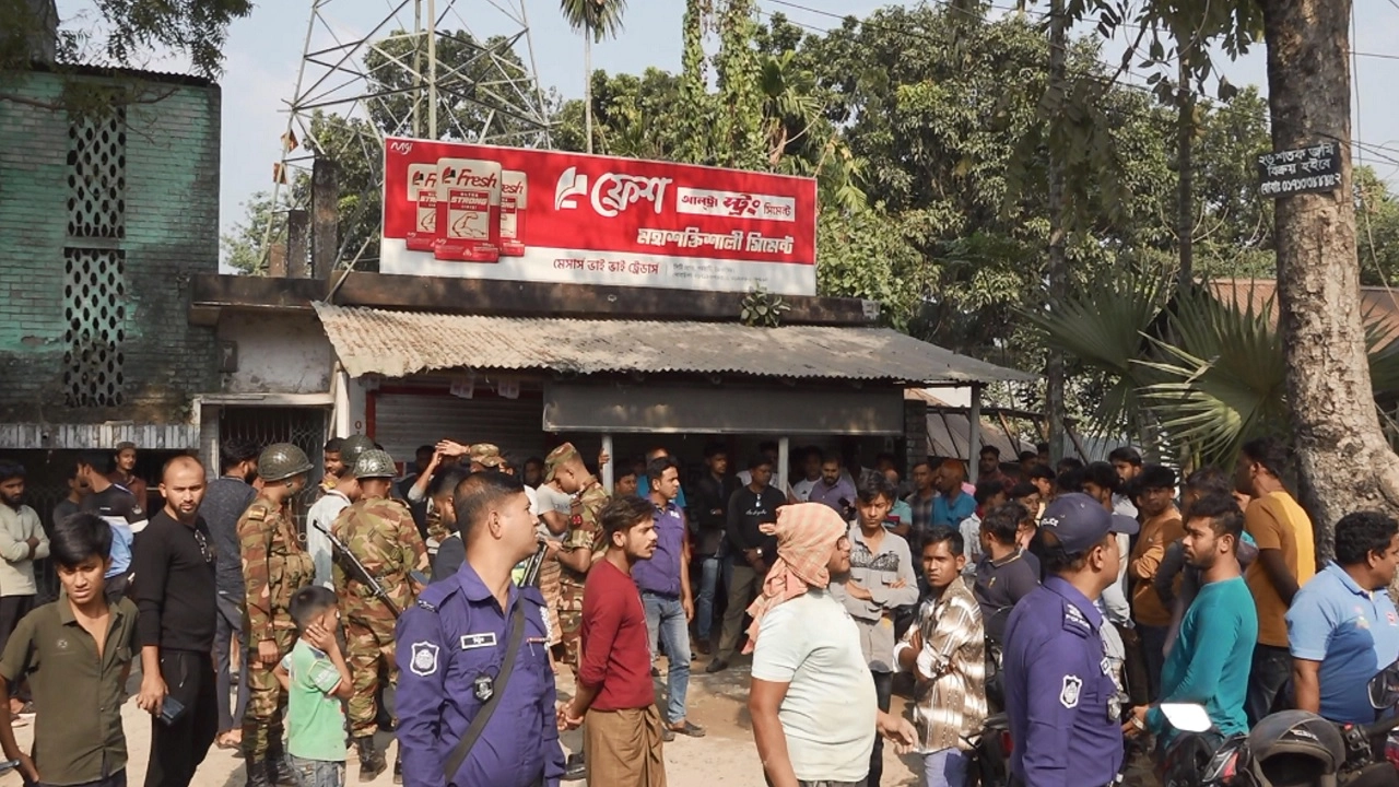 ঝিনাইদহ শহরের পবহাটিতে এ হত্যাকাণ্ড