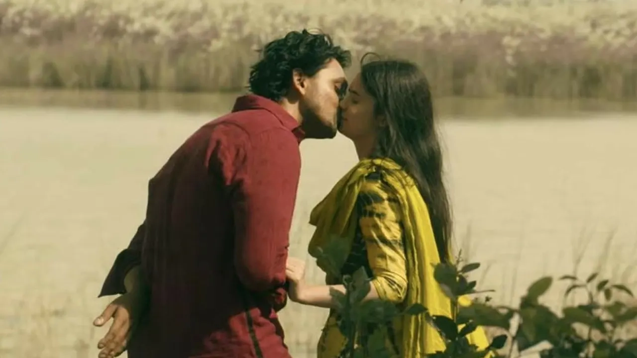 কাশবনে ‘অন্তরঙ্গ মুহূর্তে’ আরিফিন শুভ ও ঐশী, ভিডিও ভাইরাল