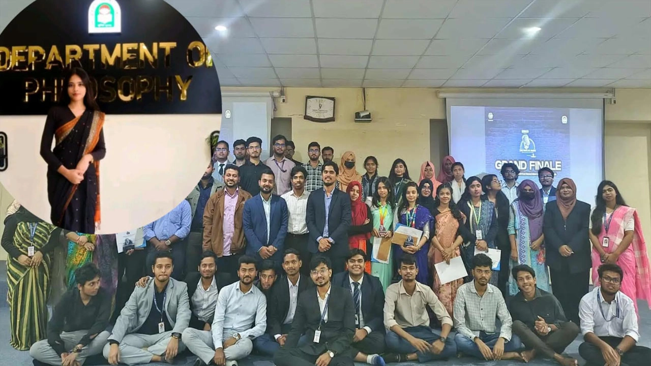 ক্যারিয়ার ক্লাবের পাবলিক স্পিকিং প্রতিযোগিতায় চ্যাম্পিয়ন দর্শন বিভাগের আশকা