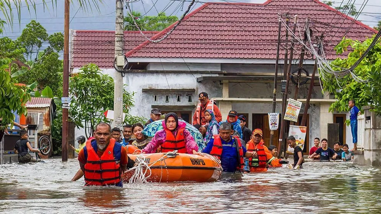 বন্যা-ভূমিধসে বিপর্যস্ত দক্ষিণ-পূর্ব এশিয়া, নিহত বেড়ে ৬০০